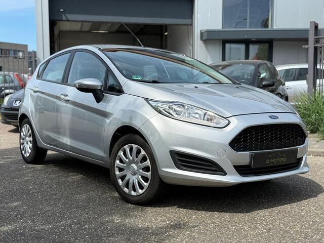 Grijs Gebruikt 2017 Ford Fiesta Style Hatchback | € 6.250 (Super prijs) - Afbeelding 1/4