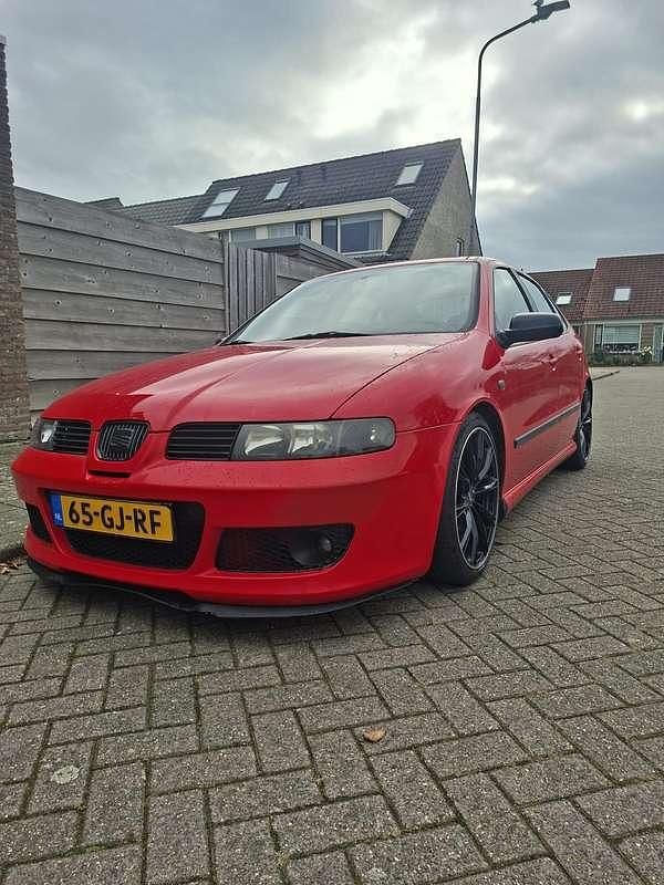 Occasion Seat Leon Sport 179 PK (131 kW) 2000 Rood Hatchback