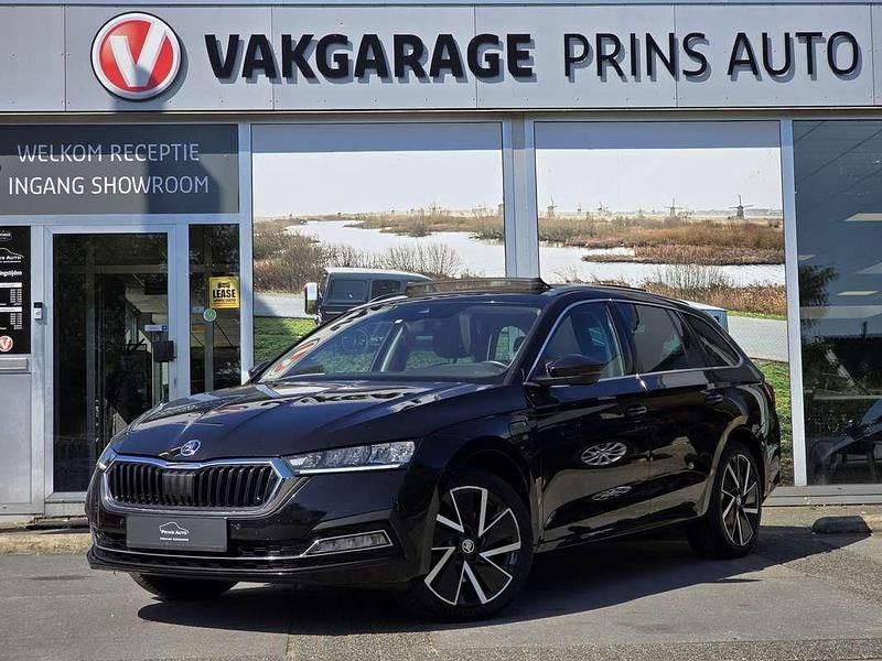 Zwart Gebruikt 2021 Skoda Octavia Business Line Stationwagen | € 17.700 (Eerlijke prijs) - Afbeelding 1/4