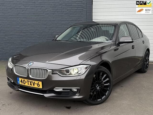 Bruin, metallic lak Gebruikt 2012 BMW 335 Executive Sedan | € 14.950 (Eerlijke prijs) - Afbeelding 1/4