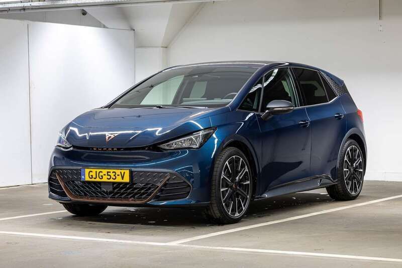 Blauw Gebruikt 2024 Cupra Born Hatchback | € 33.990 (Eerlijke prijs) - Afbeelding 1/4
