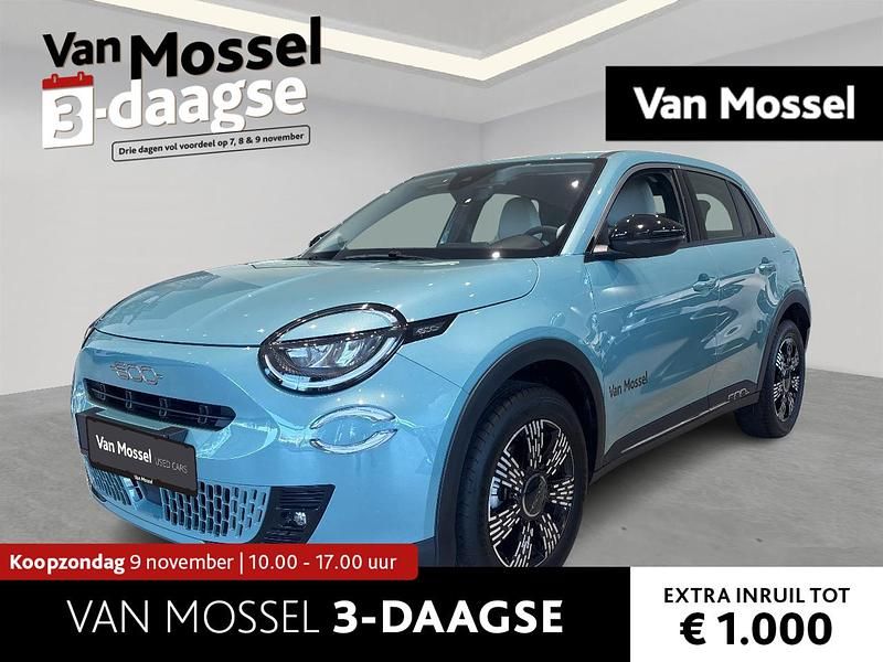 Blauw Gebruikt 2024 Fiat 600 Style SUV | € 26.900 - Afbeelding 1/4