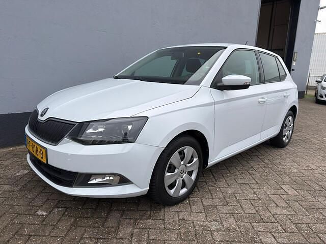 Wit Occasion 2018 Skoda Fabia Ambition Hatchback | € 6.650 (Goede deal) - Afbeelding 1/4