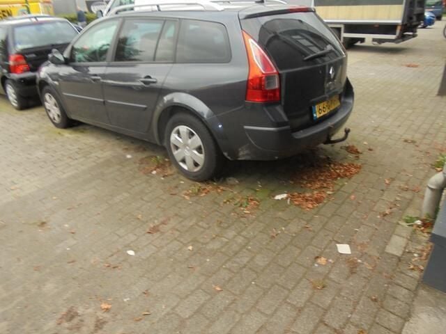 Grijs Gebruikt 2008 Renault Mégane GrandTour Business Stationwagen | € 2.445 (Eerlijke prijs) - Afbeelding 1/4