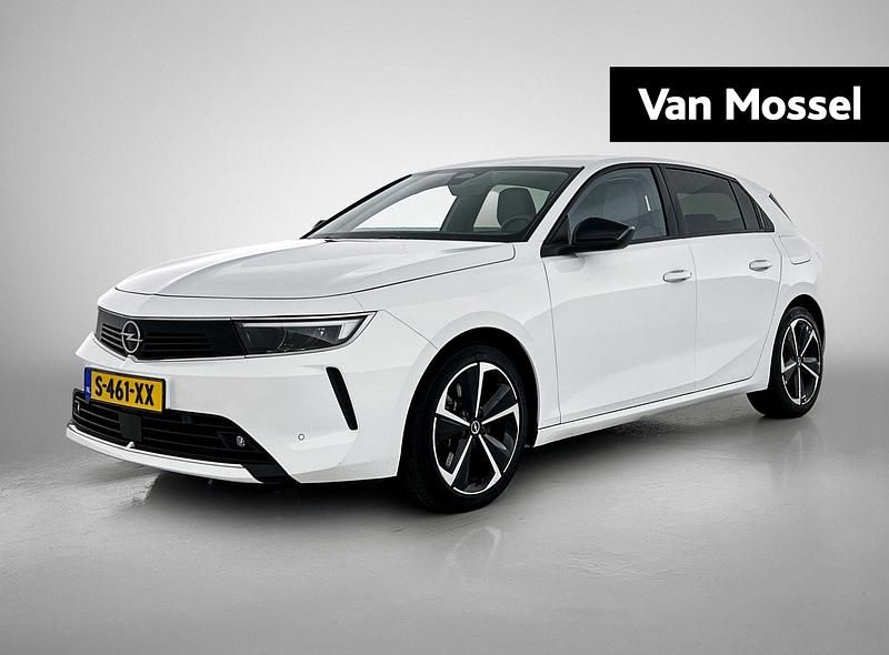 Wit Gebruikt 2022 Opel Astra Edition Hatchback | € 25.440 (Eerlijke prijs) - Afbeelding 1/4