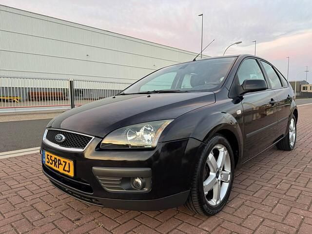 Zwart Gebruikt 2005 Ford Focus Hatchback | € 2.499 (Eerlijke prijs) - Afbeelding 1/4