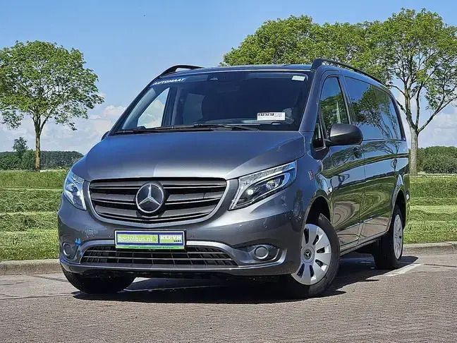 Grijs Nieuw 2024 Mercedes Vito MPV | € 35.850 (Super prijs) - Afbeelding 1/3