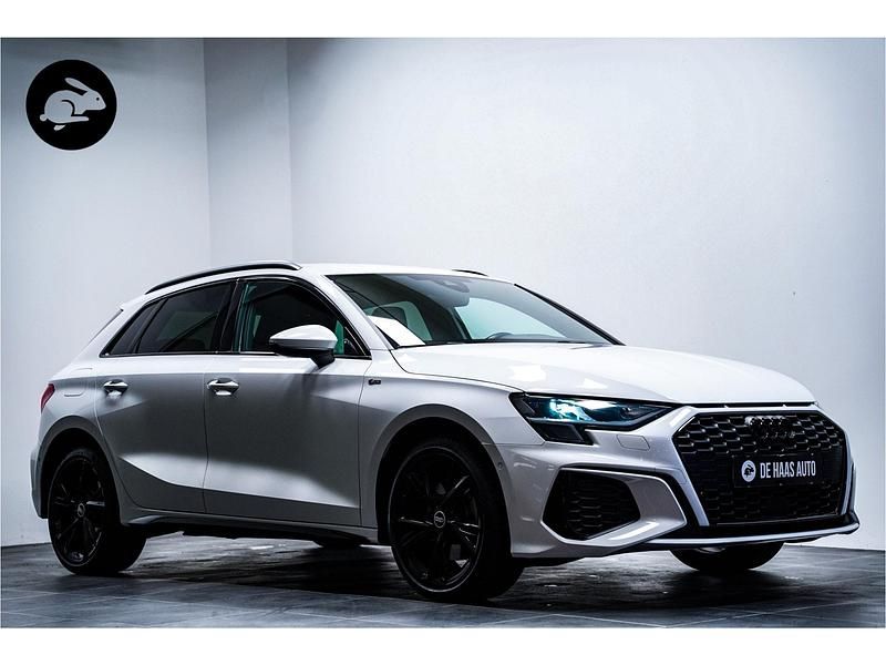 Wit Gebruikt 2021 Audi A3 Competition Hatchback | € 26.900 (Super prijs) - Afbeelding 1/4