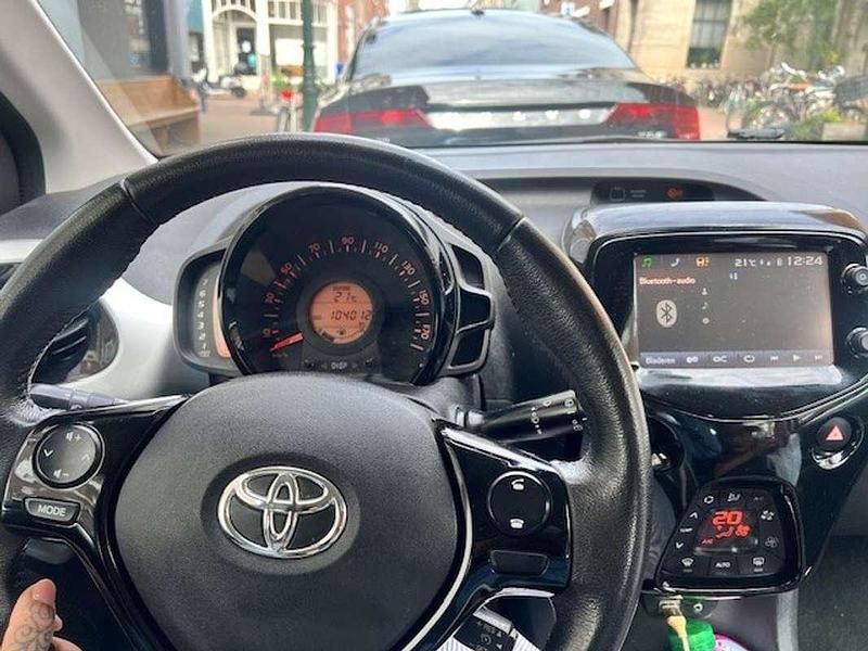 Occasion Toyota Aygo X-wave 69 PK (50 kW) 2016 Zilver Hatchback