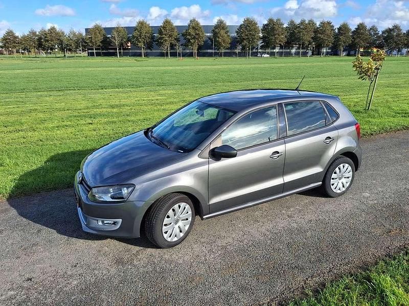 Grijs Gebruikt 2009 VW Polo Highline Hatchback | € 5.500 (Eerlijke prijs) - Afbeelding 1/4