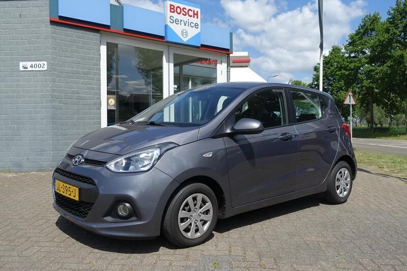 Grijs Gebruikt 2016 Hyundai i10 Comfort Hatchback | € 8.545 (Eerlijke prijs) - Afbeelding 1/4