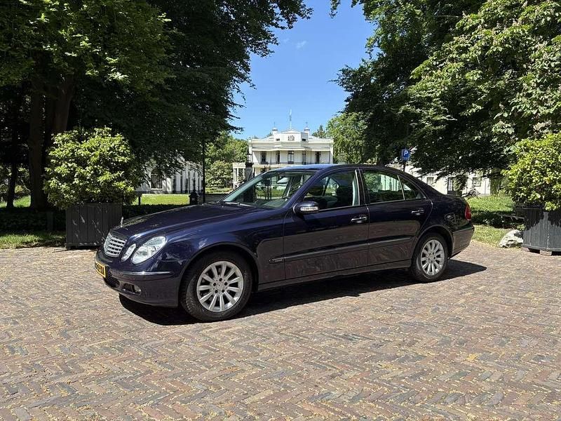 Blauw Gebruikt 2005 Mercedes E350 Elegance Sedan | € 4.950 (Eerlijke prijs) - Afbeelding 1/4