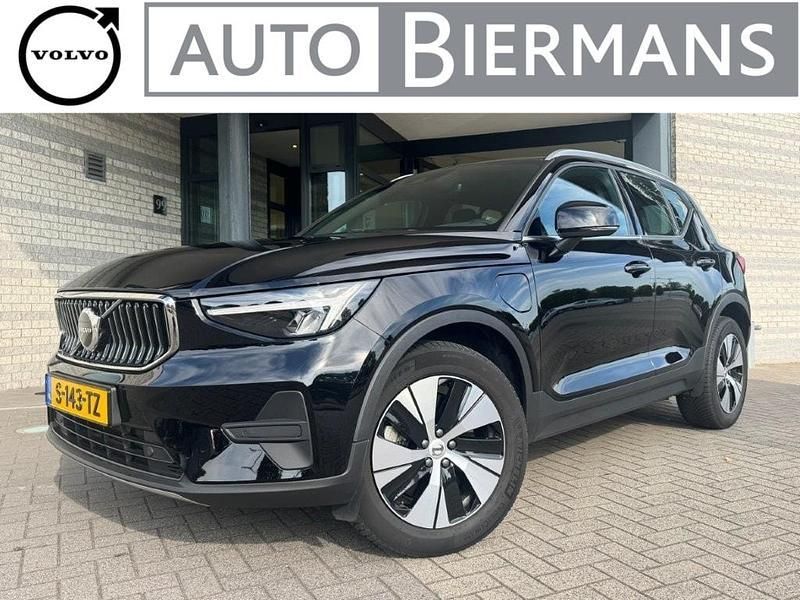 Zwart Gebruikt 2023 Volvo XC40 Core SUV | € 38.890 (Eerlijke prijs) - Afbeelding 1/4