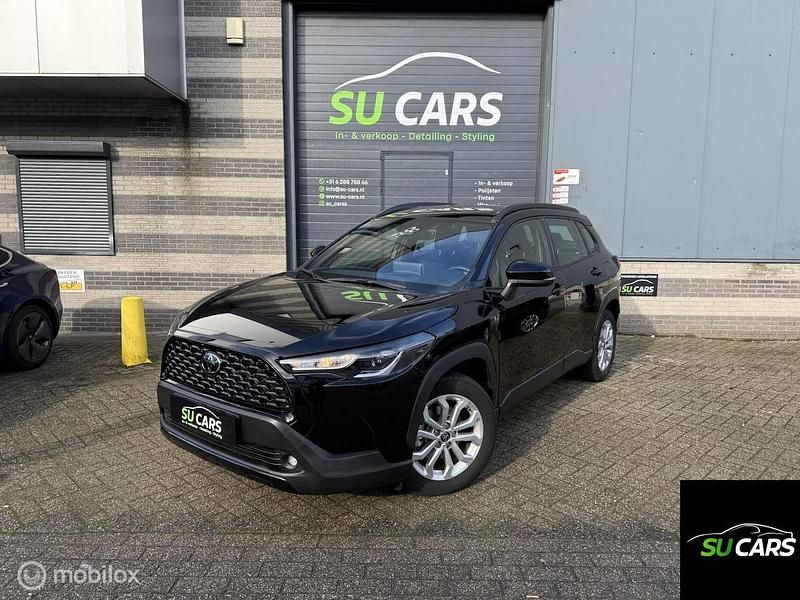 Zwart Occasion 2024 Toyota Corolla Cross Active SUV | € 30.450 (Super prijs) - Afbeelding 1/4