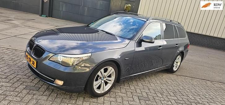 Grijs Gebruikt 2008 BMW 525 Stationwagen | € 4.450 (Goede deal) - Afbeelding 1/4