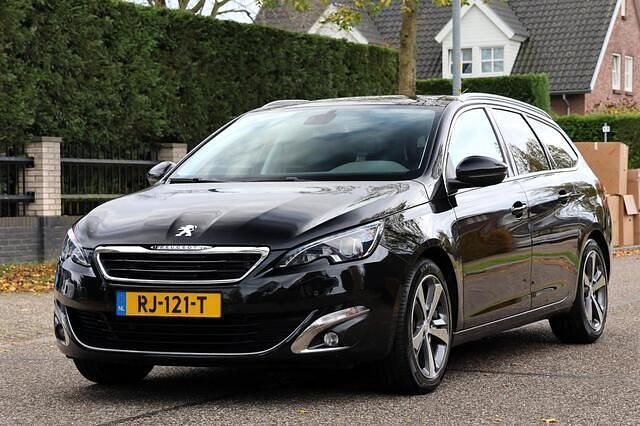 Zwart Gebruikt 2017 Peugeot 308 SW GT-line Stationwagen | € 4.995 (Super prijs) - Afbeelding 1/4