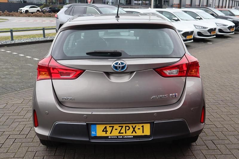 Occasion Toyota Auris Hybrid 136 PK (100 kW) 2013 Bruin Hatchback