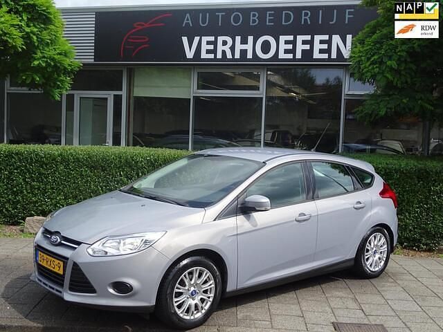 Grijs Gebruikt 2011 Ford Focus Trend Hatchback | € 3.950 (Goede deal) - Afbeelding 1/4