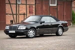 Zwart Gebruikt 1996 Mercedes E220 Cabriolet | € 18.900 - Afbeelding 1/4