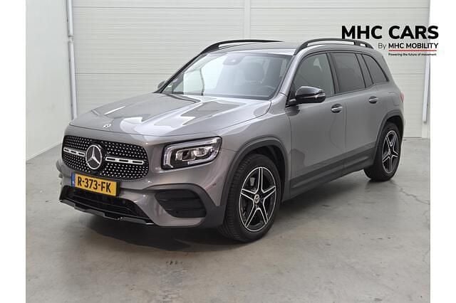 Grijs Gebruikt 2022 Mercedes GLB180 Business SUV | € 33.700 (Super prijs) - Afbeelding 1/4