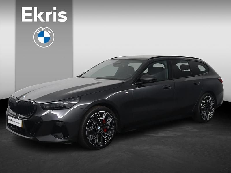 Grijs Occasion 2025 BMW 520 M Sport Stationwagen | € 63.900 (Super prijs) - Afbeelding 1/4