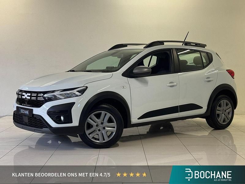 Wit Occasion 2023 Dacia Sandero Expression Hatchback | € 17.145 (Goede deal) - Afbeelding 1/4