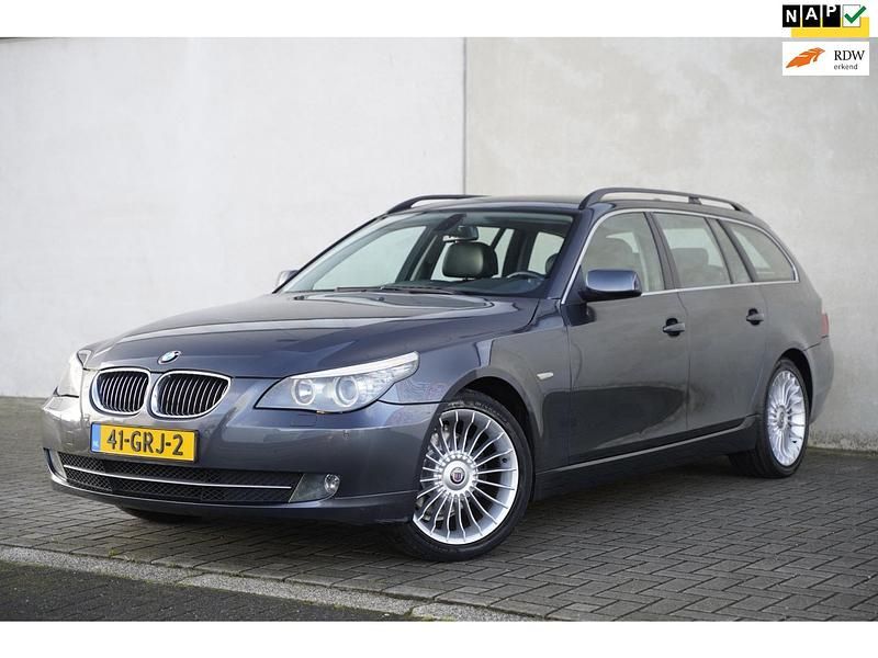 Grijs Gebruikt 2008 BMW 523 Stationwagen | € 10.950 (Duur) - Afbeelding 1/4
