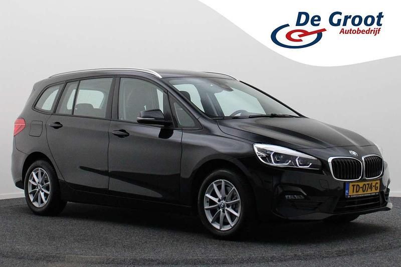 Zwart Gebruikt 2018 BMW 218 Gran Tourer MPV | € 16.950 (Eerlijke prijs) - Afbeelding 1/4
