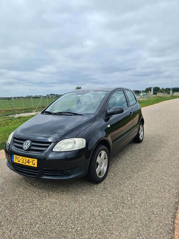 Zwart Gebruikt 2006 VW Fox Trendline Hatchback | € 2.750 (Duur) - Afbeelding 1/4