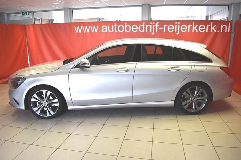 Grijs Occasion 2017 Mercedes CLA180 Shooting Brake Business Stationwagen | € 19.950 - Afbeelding 1/4