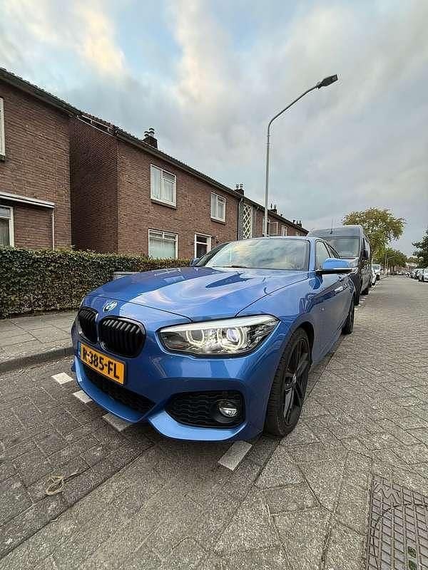 Blauw Gebruikt 2019 BMW 120 Hatchback | € 18.000 (Eerlijke prijs) - Afbeelding 1/4