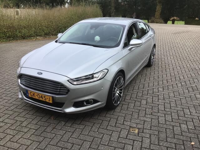 Grijs Gebruikt 2015 Ford Mondeo Platinum Sedan | € 13.500 (Duur) - Afbeelding 1/4