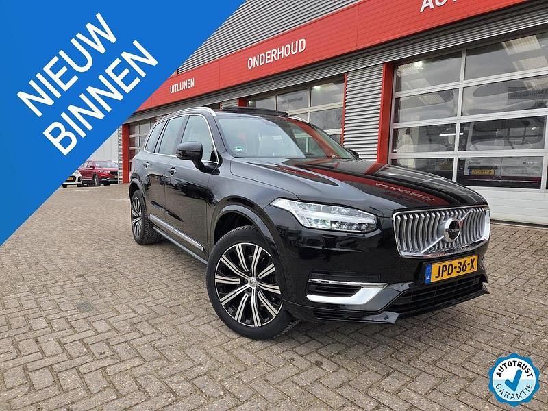 Zwart Gebruikt 2022 Volvo XC90 Plus SUV | € 52.995 (Eerlijke prijs) - Afbeelding 1/4