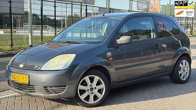Grijs Occasion 2003 Ford Fiesta Hatchback | € 899 (Goede deal) - Afbeelding 1/4