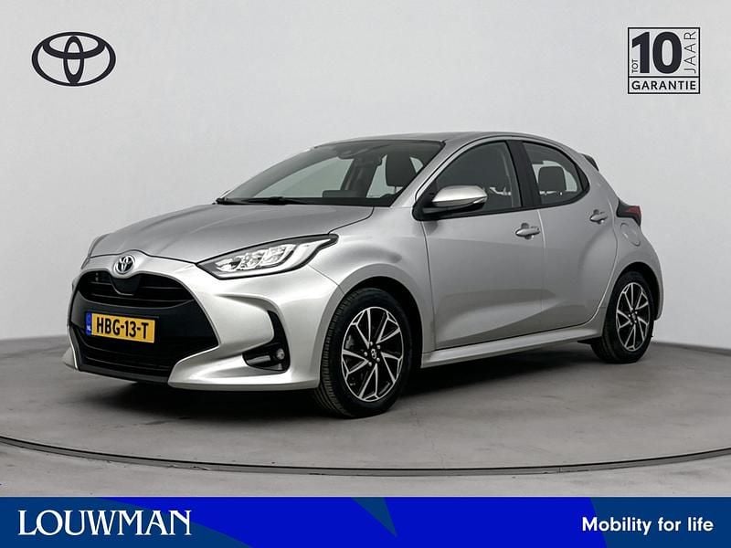 Grijs Gebruikt 2023 Toyota Yaris Hybrid Limited Hatchback | € 22.945 (Eerlijke prijs) - Afbeelding 1/4