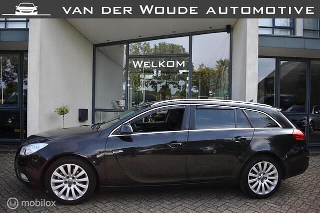 Zwart Gebruikt 2010 Opel Insignia Cosmo Stationwagen | € 2.250 (Eerlijke prijs) - Afbeelding 1/4