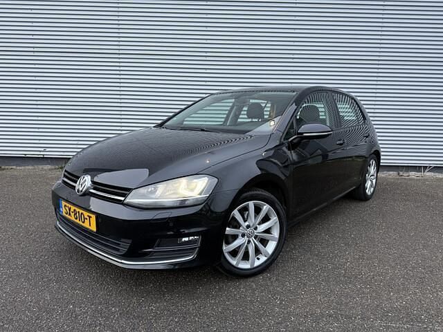 Zwart (metallic) Gebruikt 2013 VW Golf VII Highline Stationwagen | € 9.395 (Eerlijke prijs) - Afbeelding 1/4