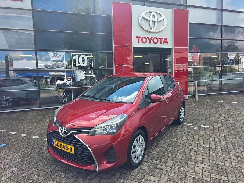 Rood Gebruikt 2015 Toyota Yaris Hatchback | € 9.950 (Goede deal) - Afbeelding 1/4