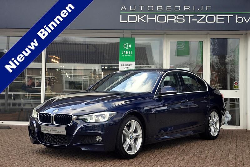 Blauw (metallic) Occasion 2018 BMW 320 M Sport Sedan | € 25.999 (Eerlijke prijs) - Afbeelding 1/4