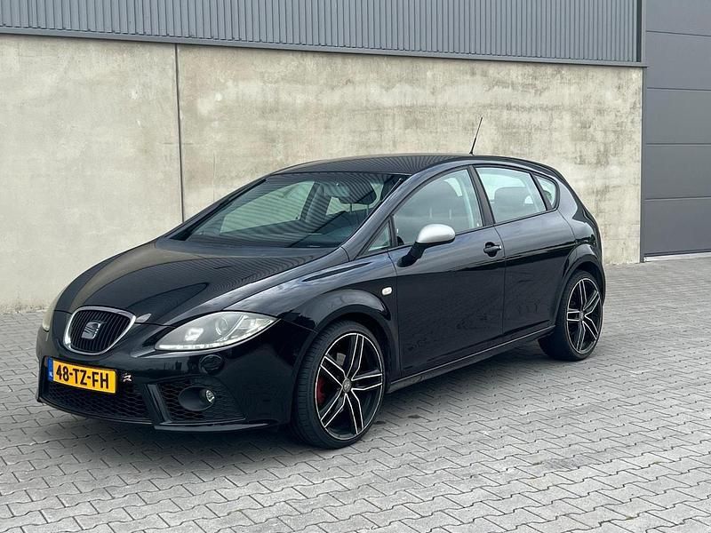 Zwart Gebruikt 2007 Seat Leon FR Hatchback | € 4.950 (Eerlijke prijs) - Afbeelding 1/4