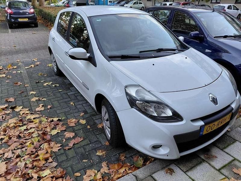 Wit Gebruikt 2011 Renault Clio II Authentique Hatchback | € 1.500 (Goede deal) - Afbeelding 1/4