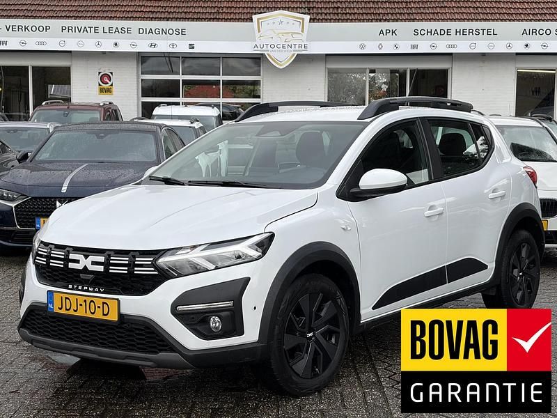 Wit Occasion 2024 Dacia Sandero Stepway Hatchback | € 18.999 (Eerlijke prijs) - Afbeelding 1/3