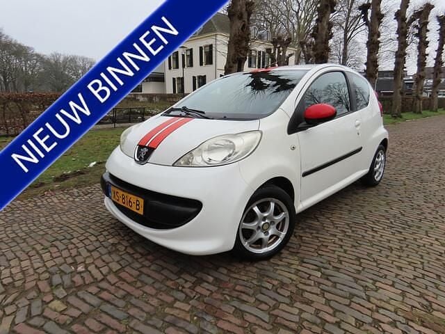 Wit Occasion 2009 Peugeot 107 Hatchback | € 2.250 (Goede deal) - Afbeelding 1/4