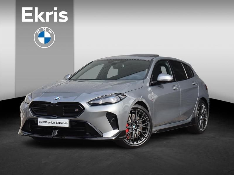 Grijs Gebruikt 2025 BMW 120 M Sport Hatchback | € 49.900 - Afbeelding 1/4