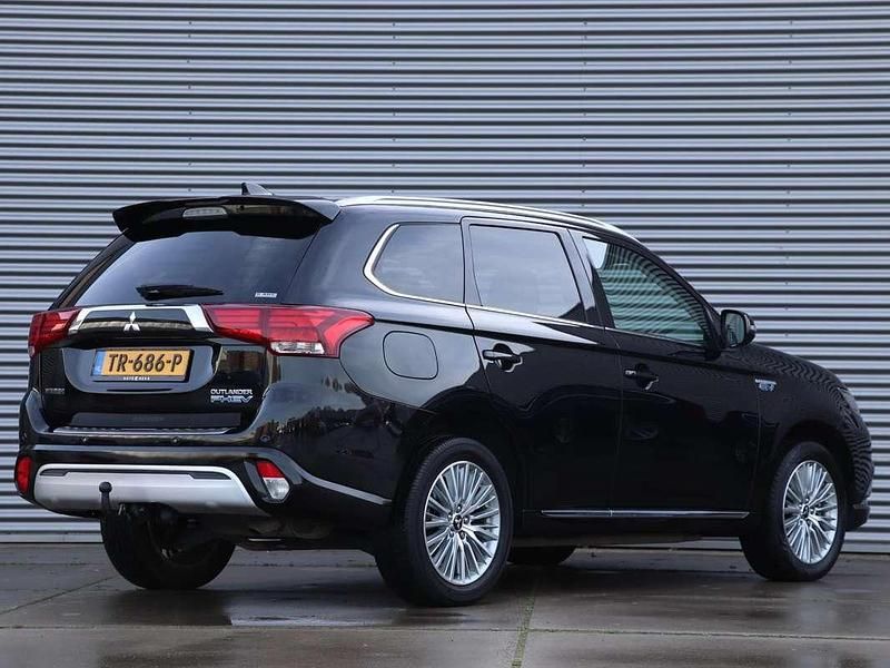Occasion Mitsubishi Outlander P-HEV Intense+ 239 PK (175 kW) 2018 Zwart SUV