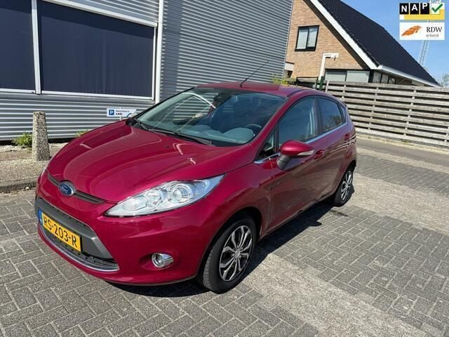 Rood Gebruikt 2009 Ford Fiesta Ghia Hatchback | € 3.999 (Eerlijke prijs) - Afbeelding 1/4