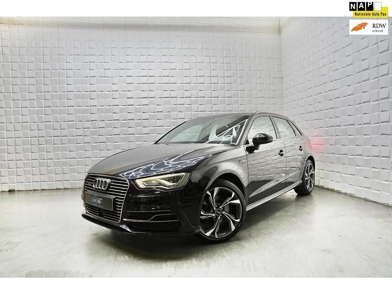 Zwart Gebruikt 2015 Audi A3 Ambition Hatchback | € 13.249 (Eerlijke prijs) - Afbeelding 1/4