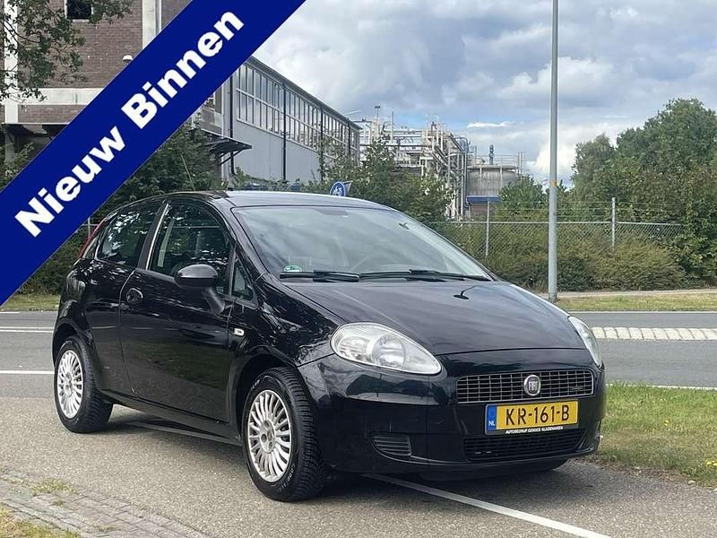 Zwart, metallic lak Gebruikt 2008 Fiat Grande Punto Lusso Hatchback | € 1.750 (Eerlijke prijs) - Afbeelding 1/4