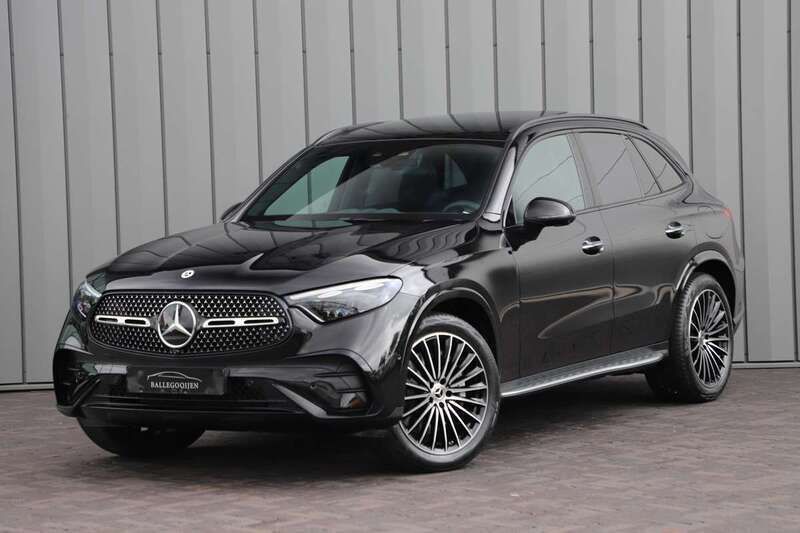 Zwart, metallic lak Gebruikt 2023 Mercedes GLC400d AMG SUV | € 79.500 (Eerlijke prijs) - Afbeelding 1/4