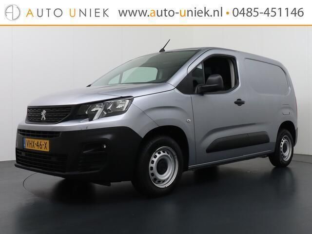 Grijs Gebruikt 2021 Peugeot Partner Premium MPV | € 9.950 (Goede deal) - Afbeelding 1/4